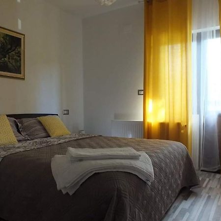 Camere De Inchiriat Livada Cu Meri Căpăţîneni-Ungureni Kültér fotó