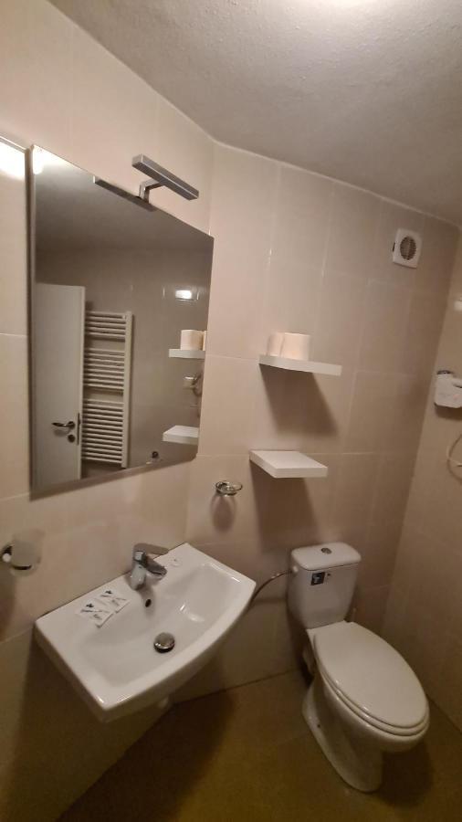 Camere De Inchiriat Livada Cu Meri Căpăţîneni-Ungureni Kültér fotó