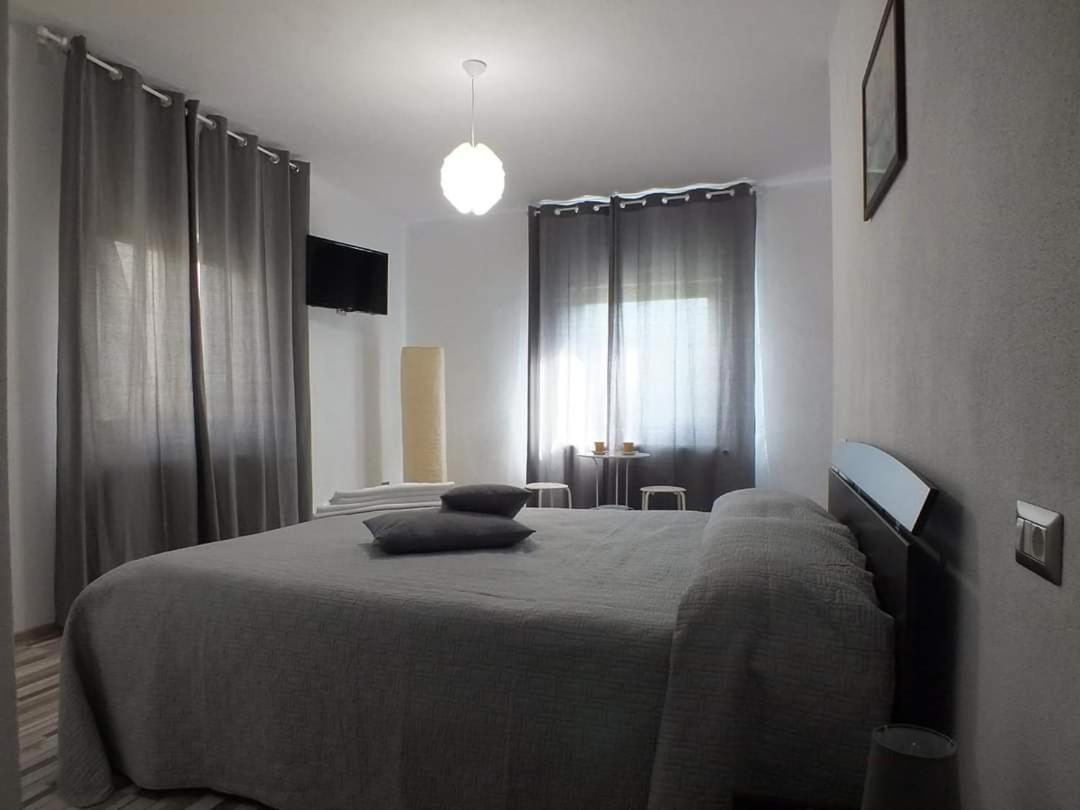 Camere De Inchiriat Livada Cu Meri Căpăţîneni-Ungureni Kültér fotó
