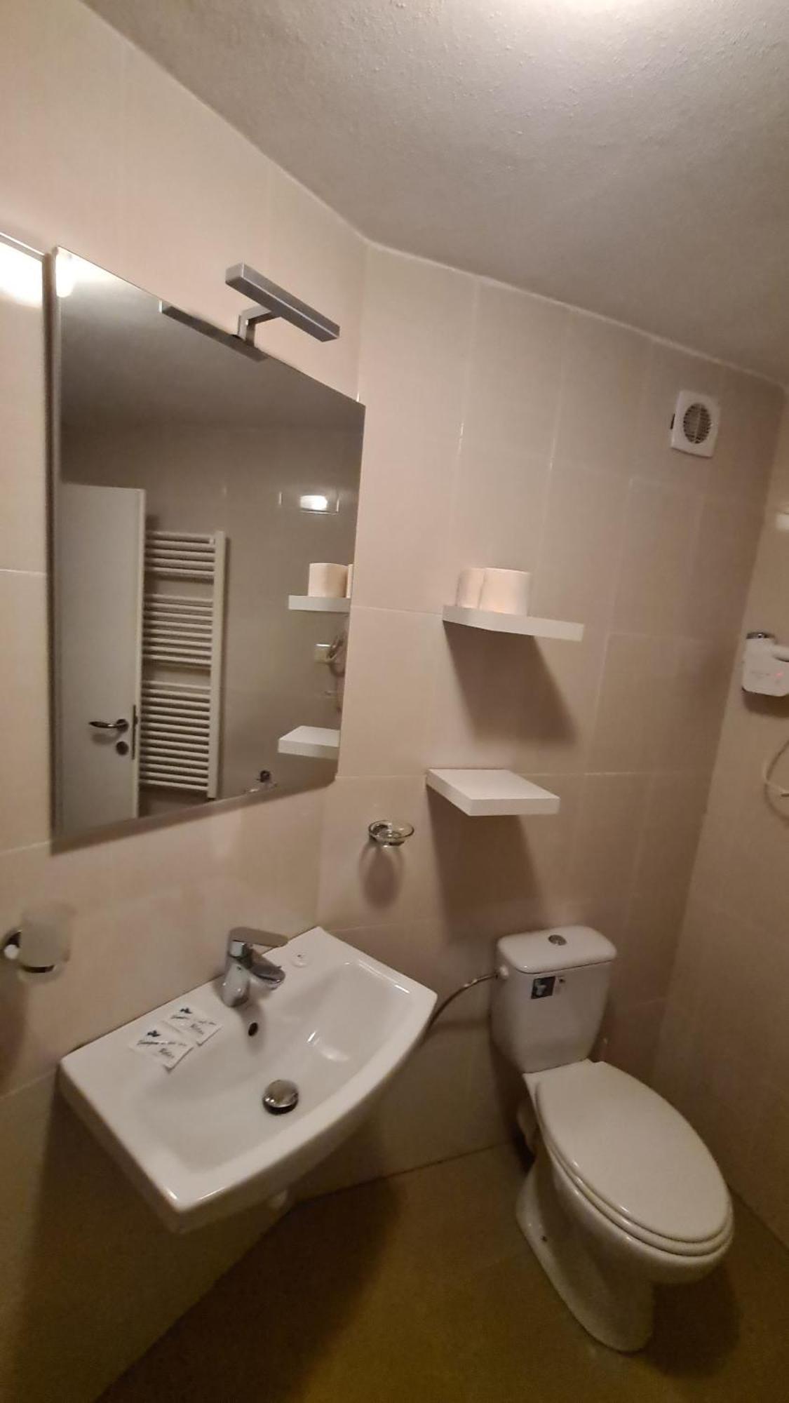 Camere De Inchiriat Livada Cu Meri Căpăţîneni-Ungureni Kültér fotó